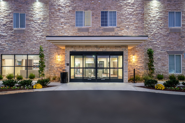 Exterior & Views