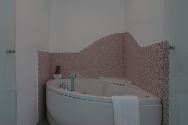Bathroom 4, Hotel Miramare, Ragusa