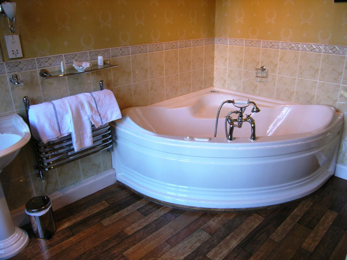 Bathroom 3, Atholl Arms Hotel, Perthshire and Kinross