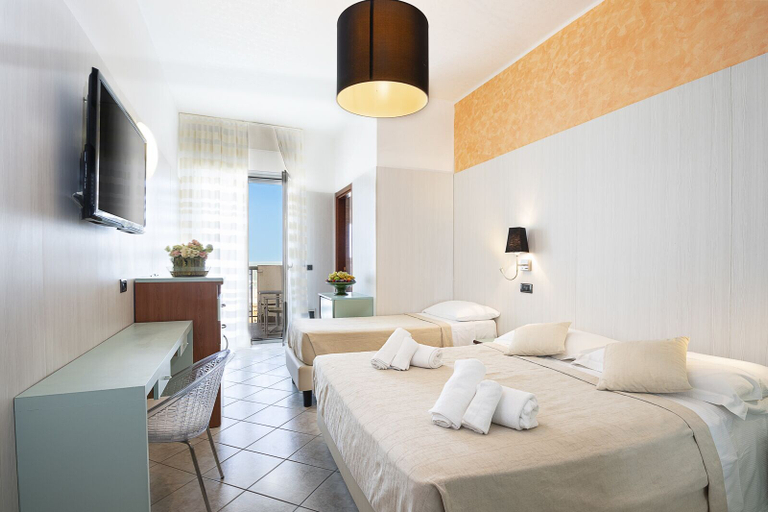 Bedroom 3, Hotel Vienna, Rimini