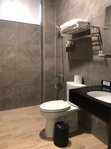 Bathroom 3, Peninsula, Pingtung