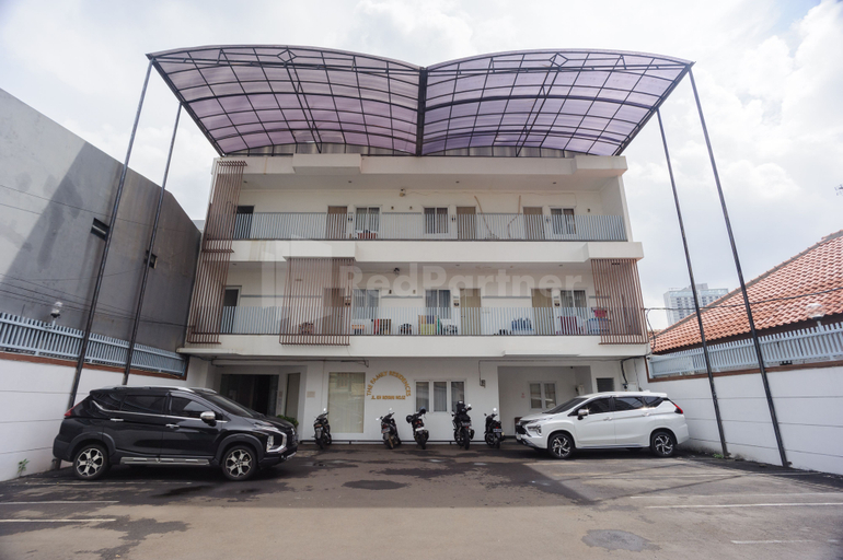 Exterior & Views 5, Family Residence Mitra RedDoorz, South Jakarta