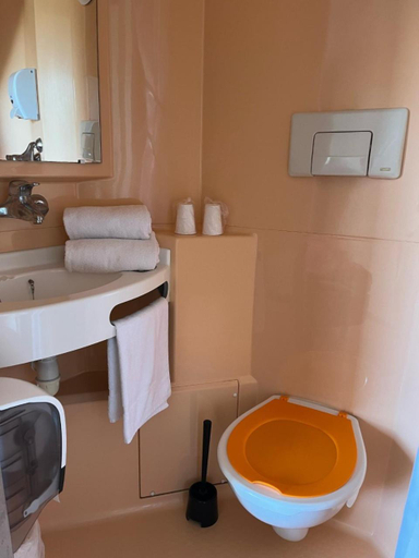 Bathroom 2, Premiere Classe Chateauroux - Saint Maur, Indre