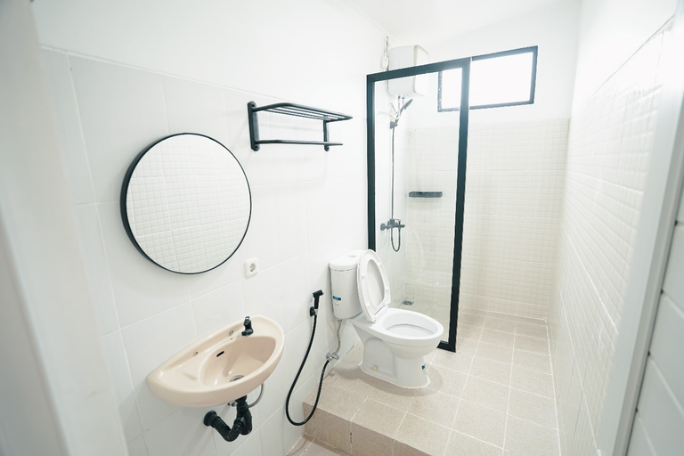 Bathroom 5, Oetara Room Manahan, Solo