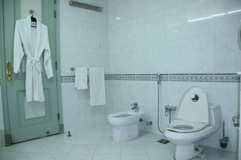 Bathroom, Etihad Club Flatties Hotel, Bahawalpur