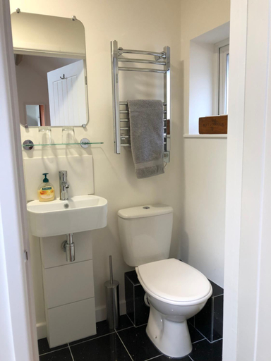 Bathroom, The Little Barn - Self Catering Holiday Accommodation, Hampshire