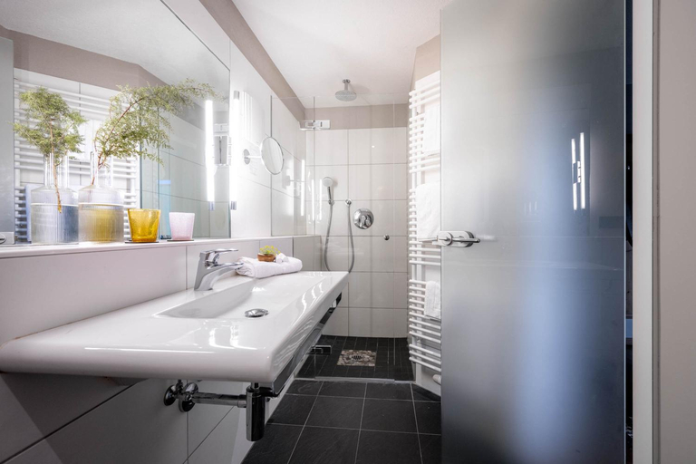Bathroom, Boutique Hotel Bellevue Lermoos, Reutte