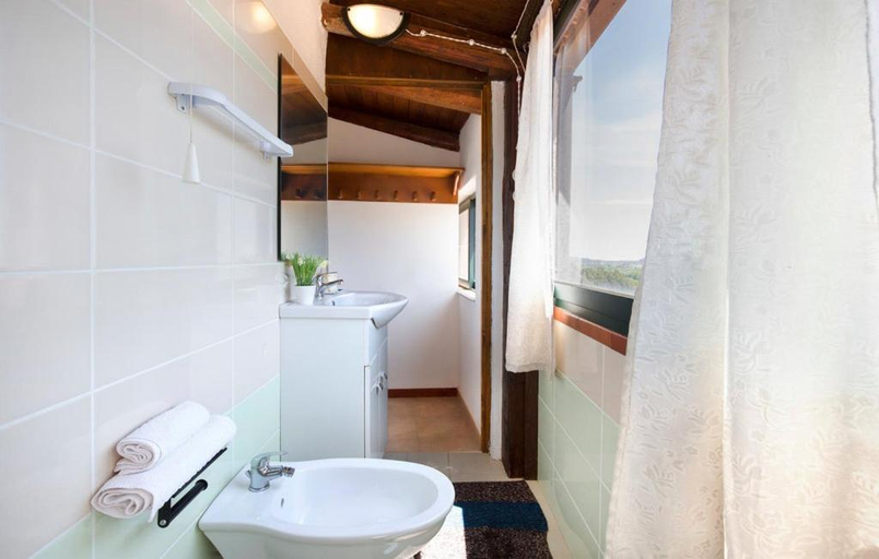 Bathroom 3, Magia dell'Aspromonte, Reggio Di Calabria