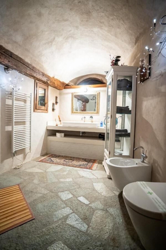 Bathroom 5, Villa Ghiringhelli, Varese