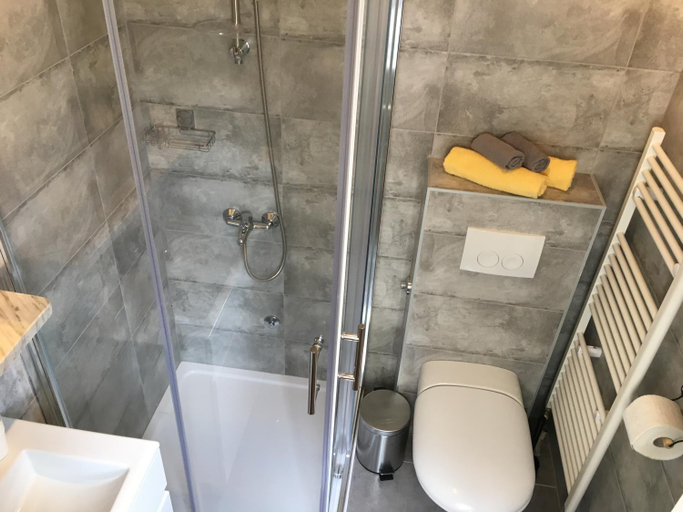 Bathroom 4, Luigi apartments, Dubrovnik