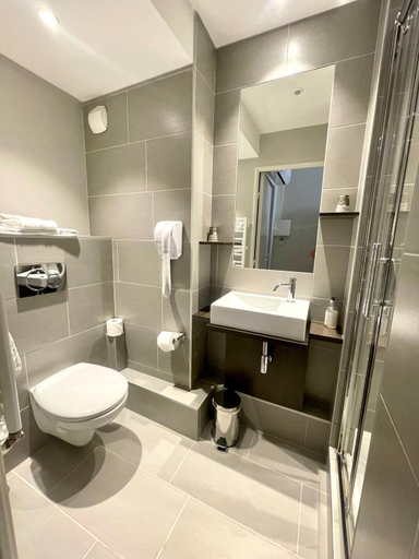 Bathroom 18