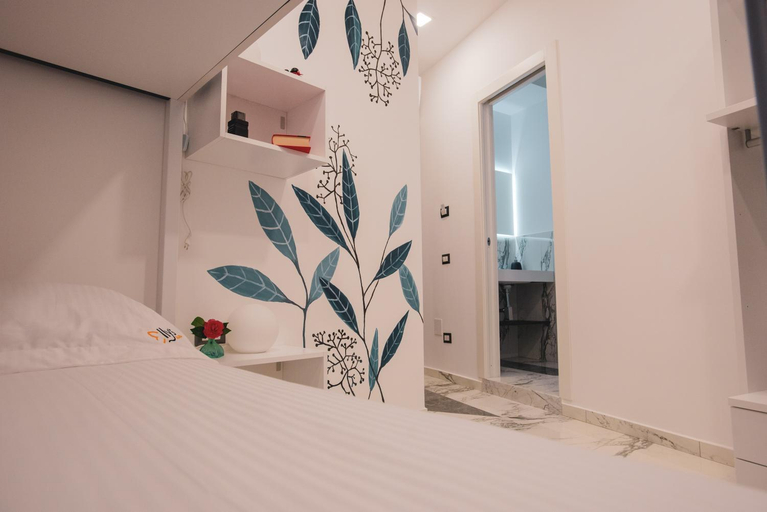 Others 4, Elly's B&B, Napoli