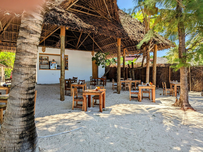 Food & Drinks 5, Bahati Villa, Kaskazini 'B'