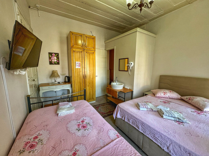 Bedroom 2, Eolya Konuk Evi, Ayvalık