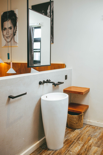 Bathroom 3, Burundi Palace Boutique Hotel, Roherero