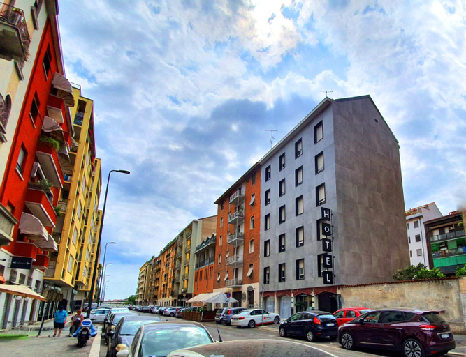 Exterior & Views 27