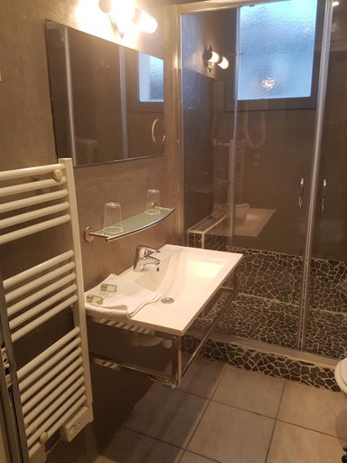 Bathroom 3, Logis Hotel Restaurant les Charmettes, Pyrénées-Orientales