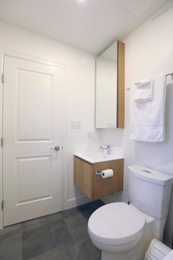 Bathroom 2, Vancouver Traveller B&B, Greater Vancouver