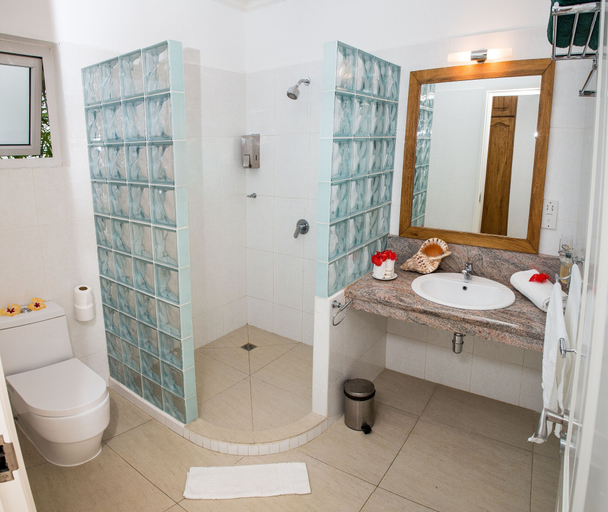 Bathroom 4, Marie-Laure Suites