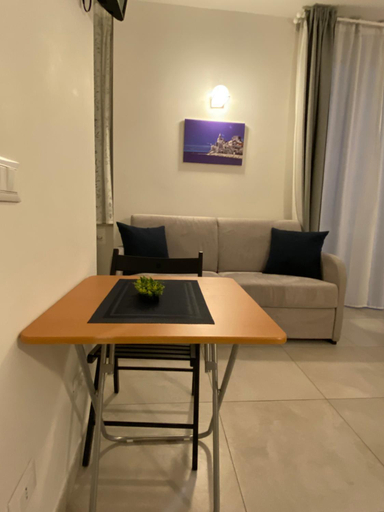 Others 5, Alba rooms, La Spezia
