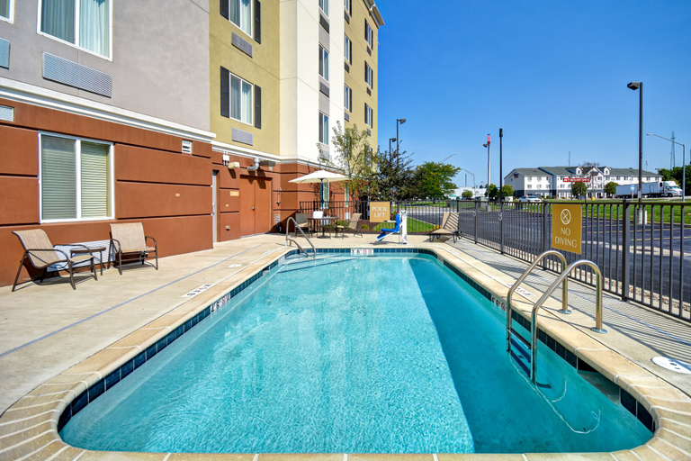 Sport & Beauty 3, Candlewood Suites ST. CLAIRSVILLE-WHEELING AREA, Belmont
