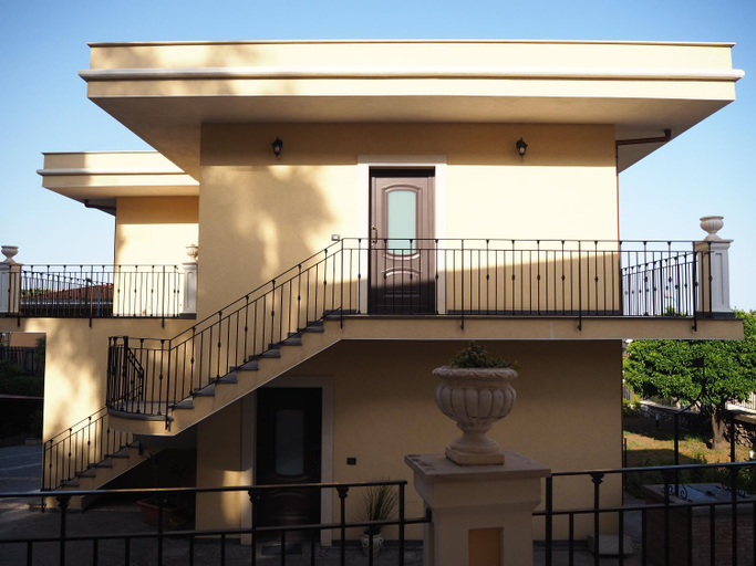 Others 5, Viaggio in Sicilia B&B, Catania