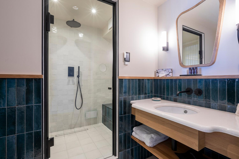Bathroom 11