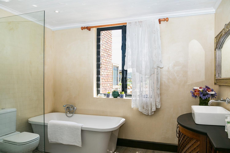 Bathroom 3, Narnia Luxury Self Catering Guest House, Eden