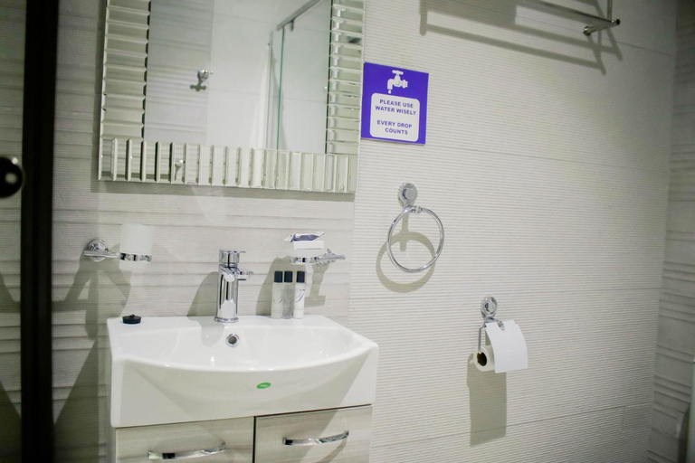 Bathroom 2, Pitikwe Hill Guesthouse, Lobatse