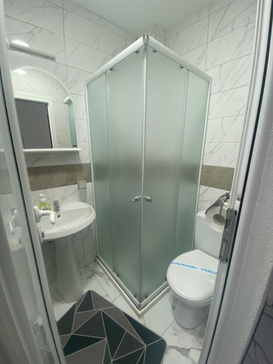 Bathroom 2, Vila Safir, Loznica