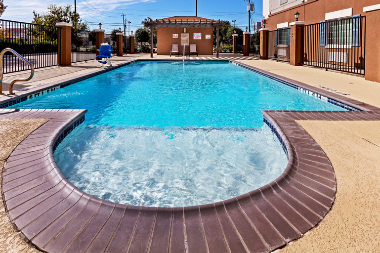 Sport & Beauty 2, Candlewood Suites BAYTOWN, Harris