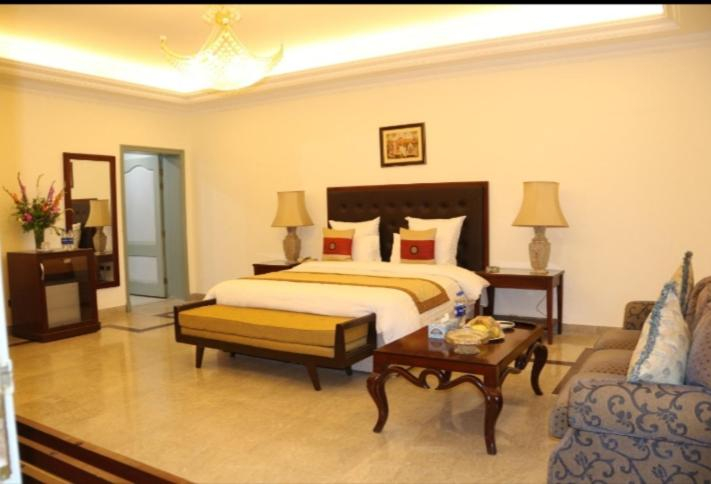 Bedroom 2, Etihad Club Flatties Hotel, Bahawalpur