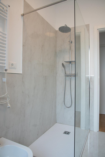 Bathroom 4, B&B La Marmora 39, Florence