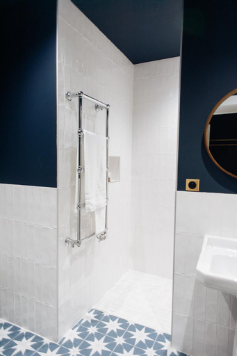 Bathroom 11