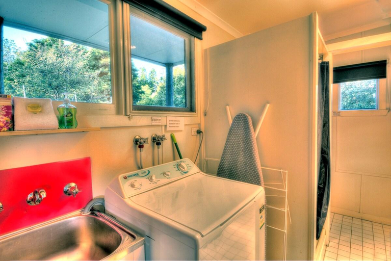 Others 3, Cove Beach Apartment 1 ~ waterfront with views, Glamorgan-Spring Bay