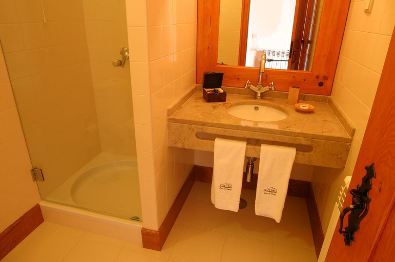 Bathroom 4, Casa de Campo Sao Rafael, Óbidos