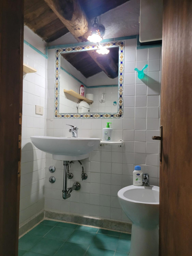 Bathroom 3, Meridiano 12, Viterbo