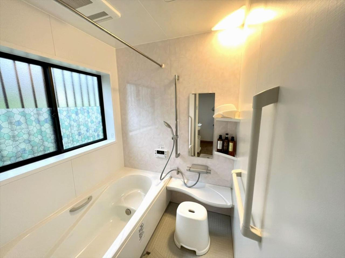 Bathroom 2, Shimahaku Aikana, Tatsugō