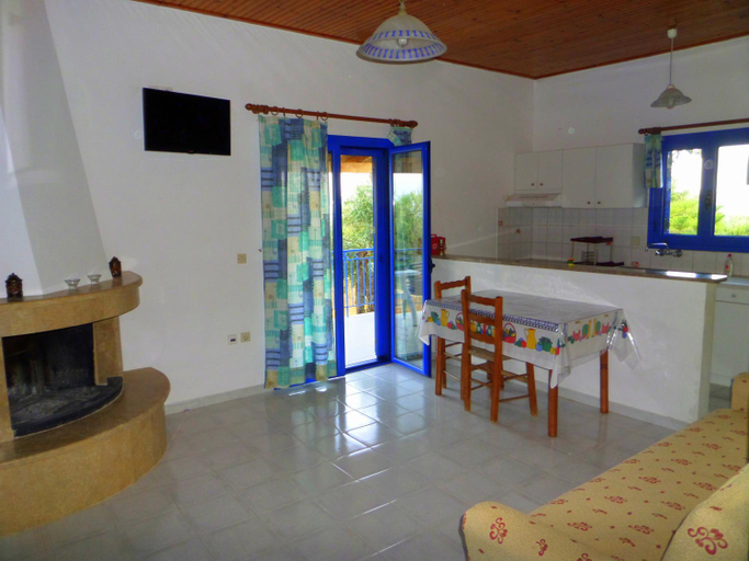 Others 2, Tentes Holiday Homes, Peloponnese