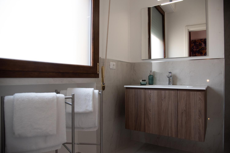 Bathroom 4, B&B La Marmora 39, Florence