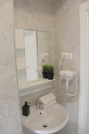 Bathroom 2, Hauptbahnhof Apartments S3, Wien