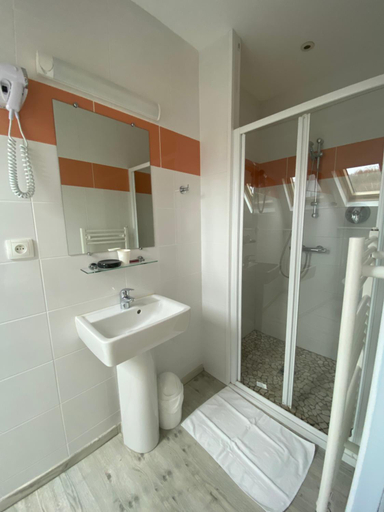 Bathroom 4, HOTEL L'AMERIVIERE***, Ardennes