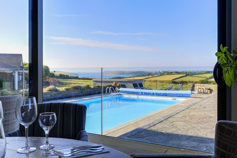 Sport & Beauty 5, The Pickwick Inn & Oliver's Restaurant, Cornwall