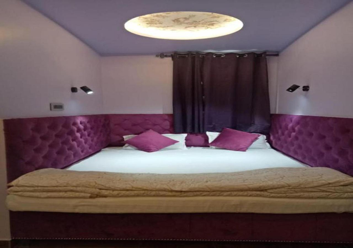 Bedroom 2, Maya Hotel, Agra
