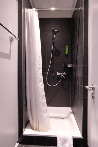 Bathroom 9
