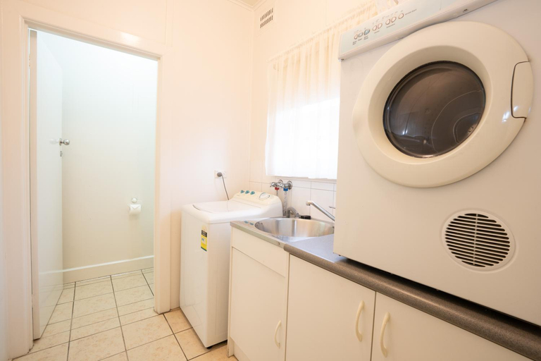 Bathroom 5, Sovereign Park Motor Inn, Ballarat - Central