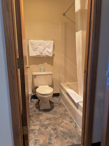 Bathroom 4, Wrangler Inn, Walworth