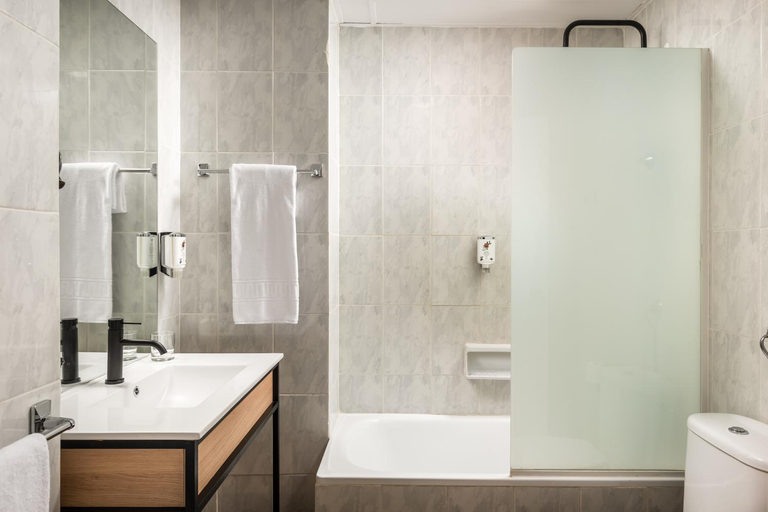 Bathroom 4, Hotel Don Jaime 54, Zaragoza