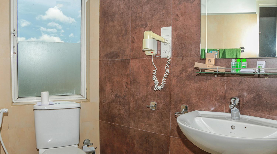 Bathroom 4, Senani Hotel, K.F.G. & G. Korale