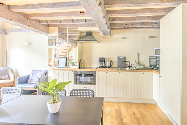 Kitchen 2, Tempel Cathedral Lodge in the Heart of Antwerp, Antwerpen